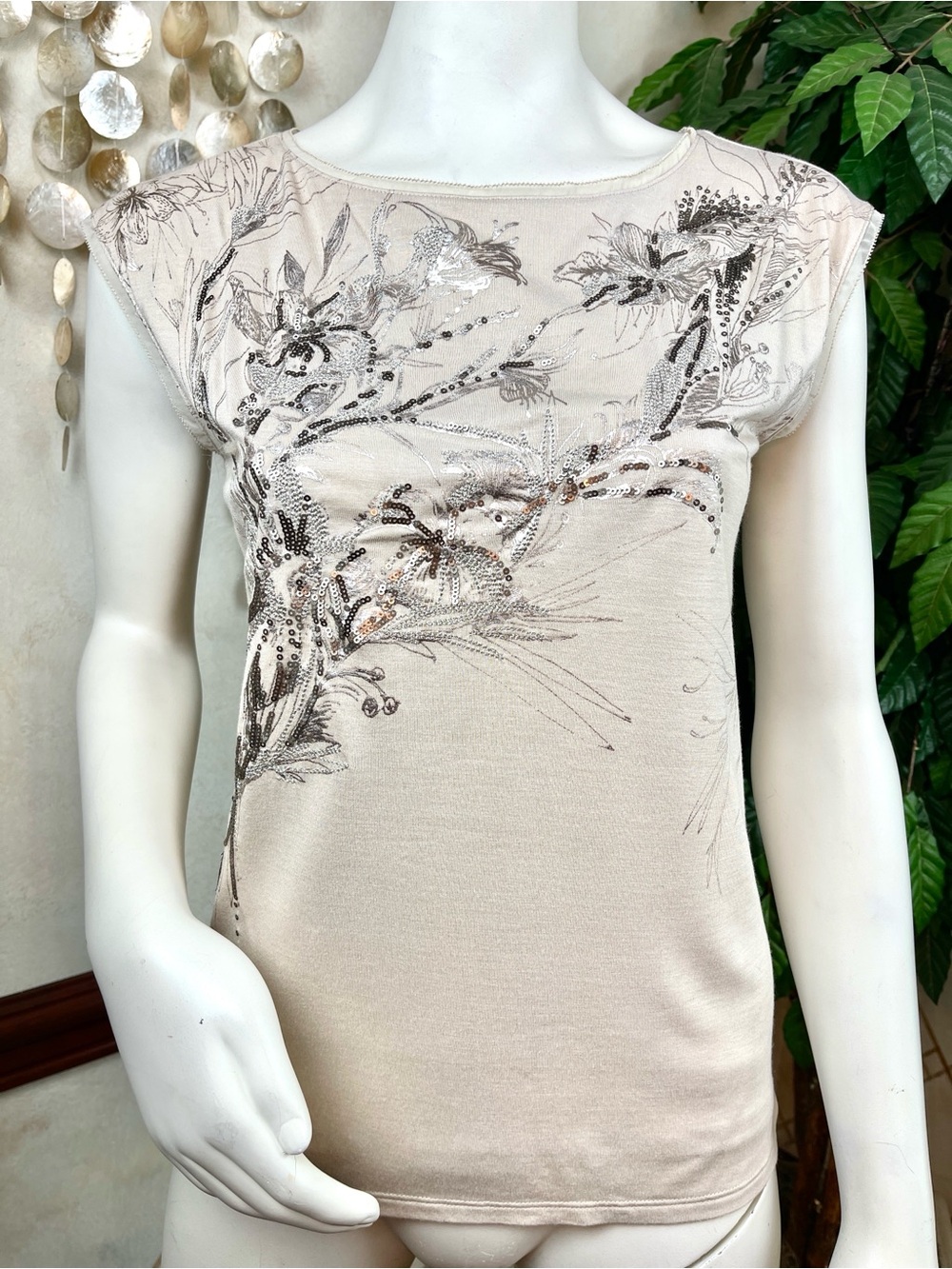 WHBM BEIGE METALLIC STITCH & SEQUIN FLORAL TOP